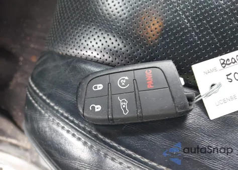 2019 Jeep Grand Cherokee Overland 4X4 z USA, uszkodzony, nr VIN 1C4RJFCG1KC570199